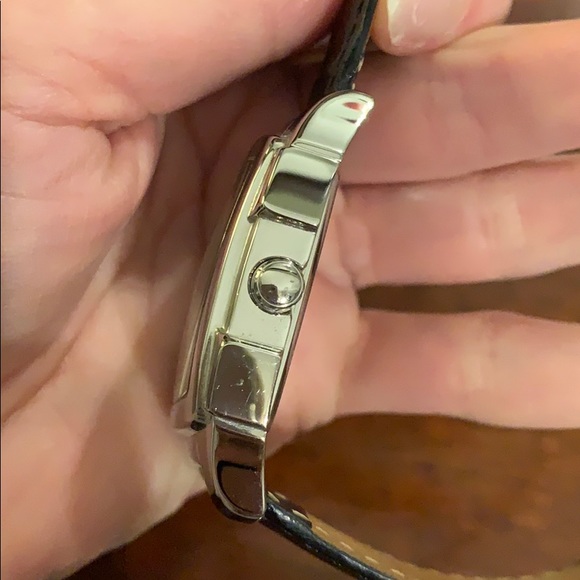 Men’s Guess Watch (needs batteries) - Picture 5 of 7